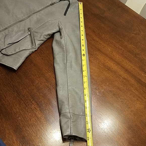 Romeo & Juliet Gray Vegan Zipper Jacket - Picture 10 of 11